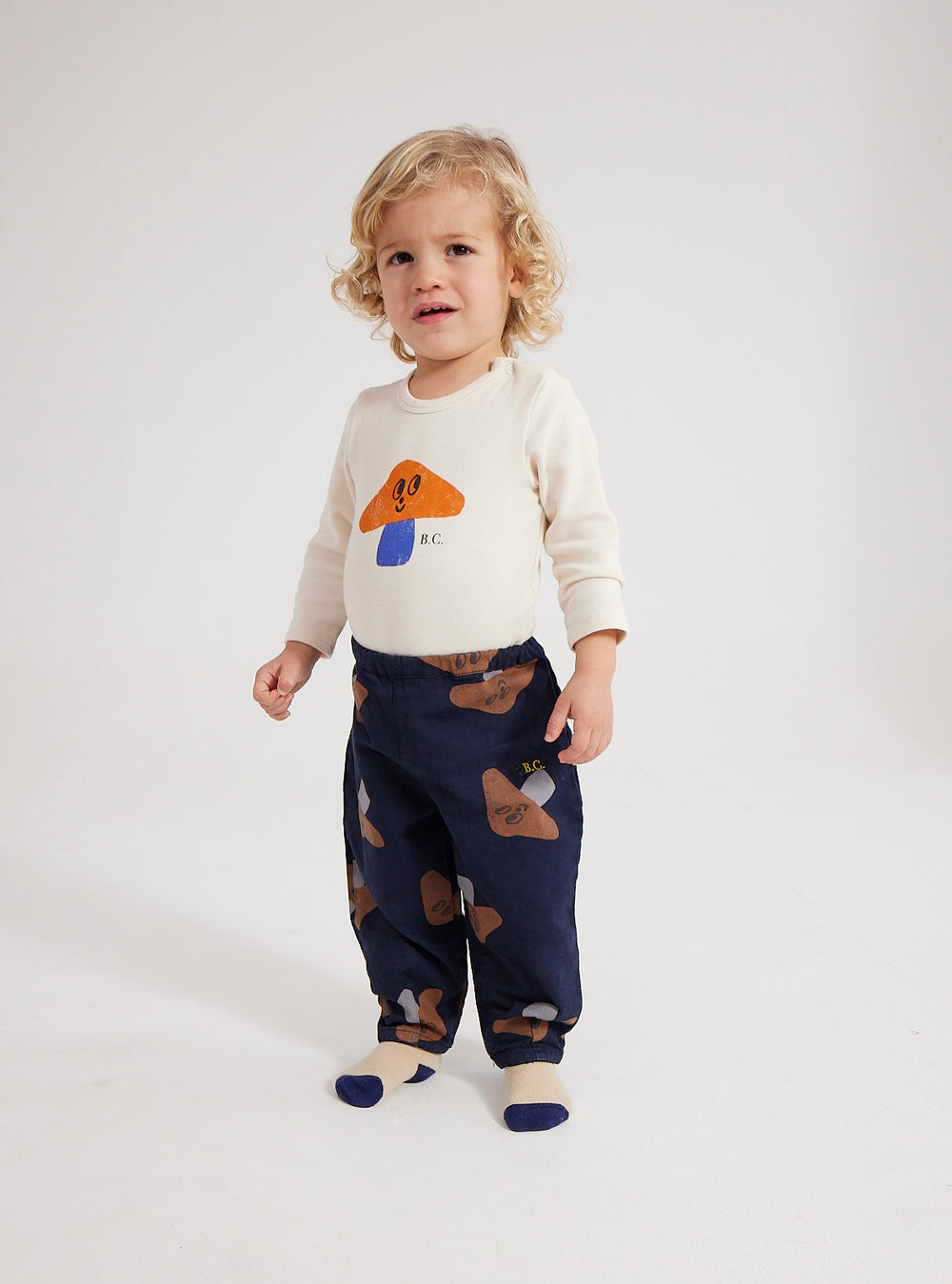 Bébé avec Body manches longues en coton bio crème avec imprimé champignon bleu et orange