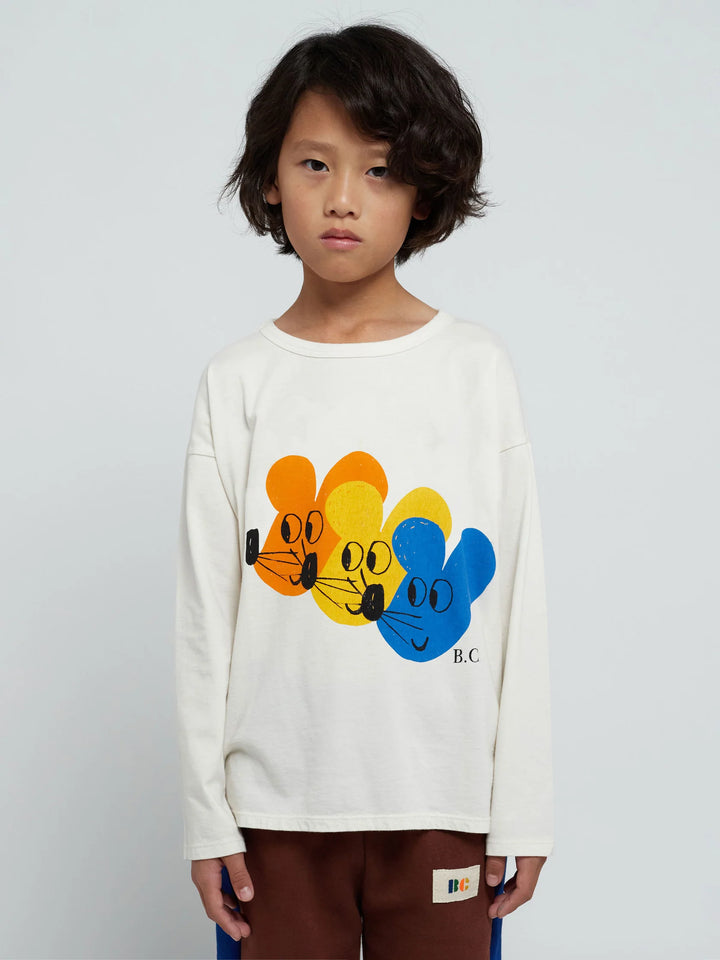 Enfant avec T shirt en coton biologique crème avec imprimé souris orange, jaune et bleu