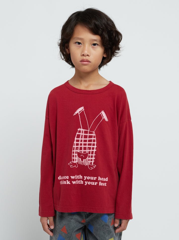 Enfant avec T shirt manches longues en coton bio rouge bordeaux 
