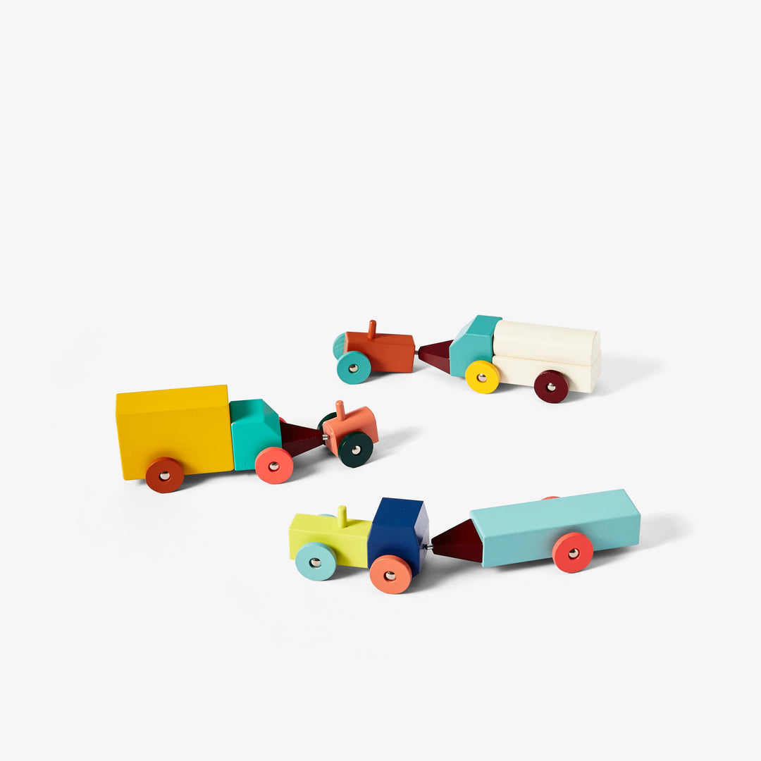 Tracteurs en bois colorés 
