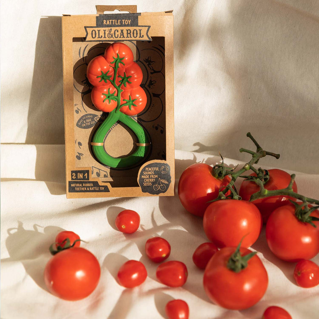 hochet et anneau de dentition en forme de tomates
