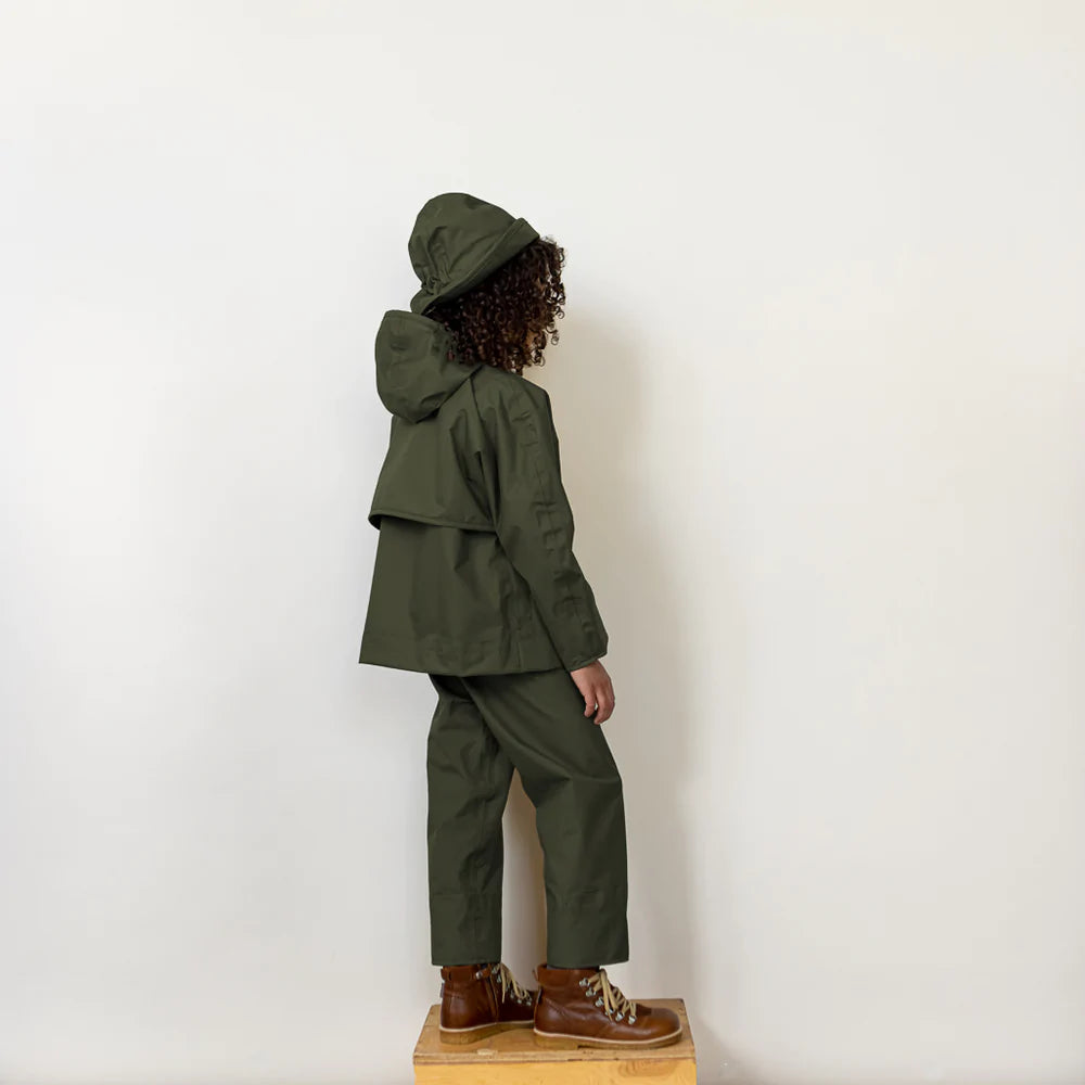 fairechild raincoat for kids in pine manteau imperméable pour enfant couleur pin