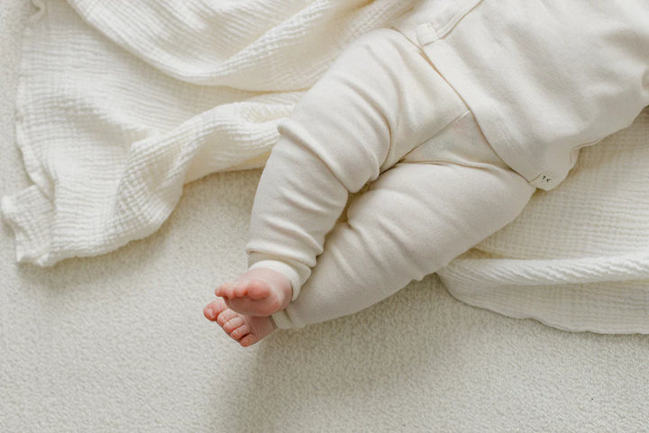 Jambes de Bébé avec Legging en coton naturel