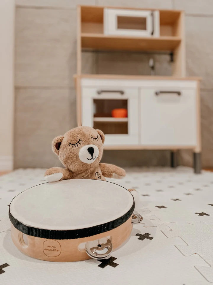 Mini Maestro Tambourin en bois dans une chambre d'enfant