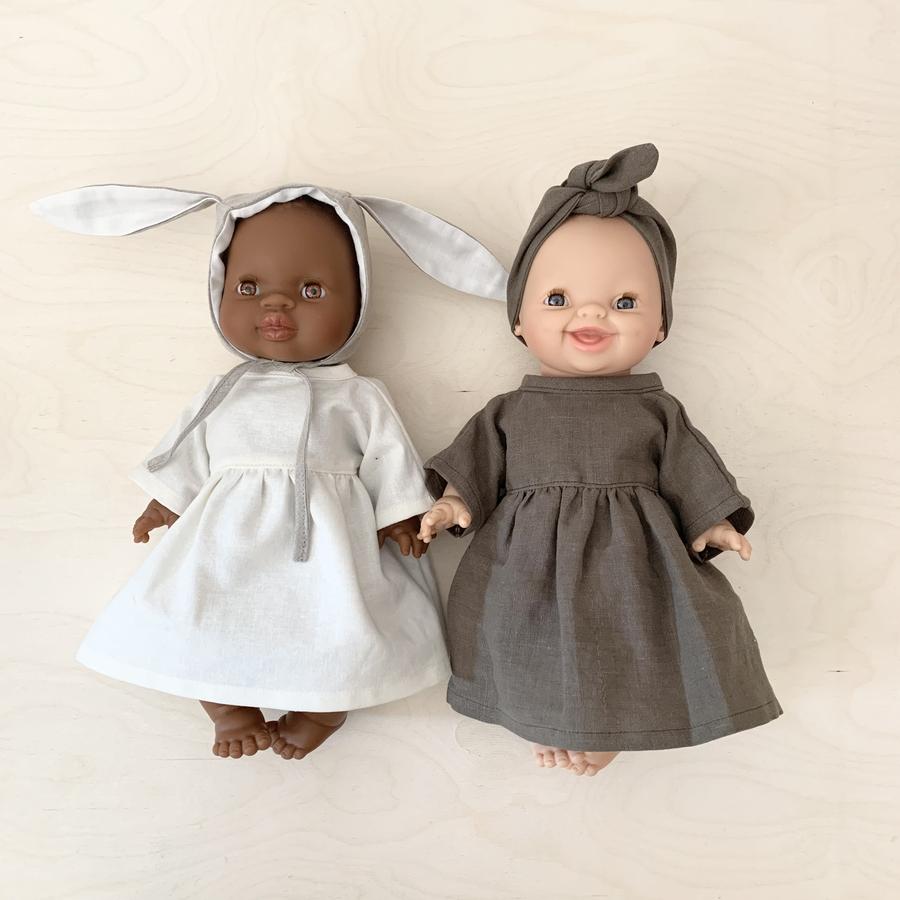 paola reina dolls with linen dresses poupées et robes en lin