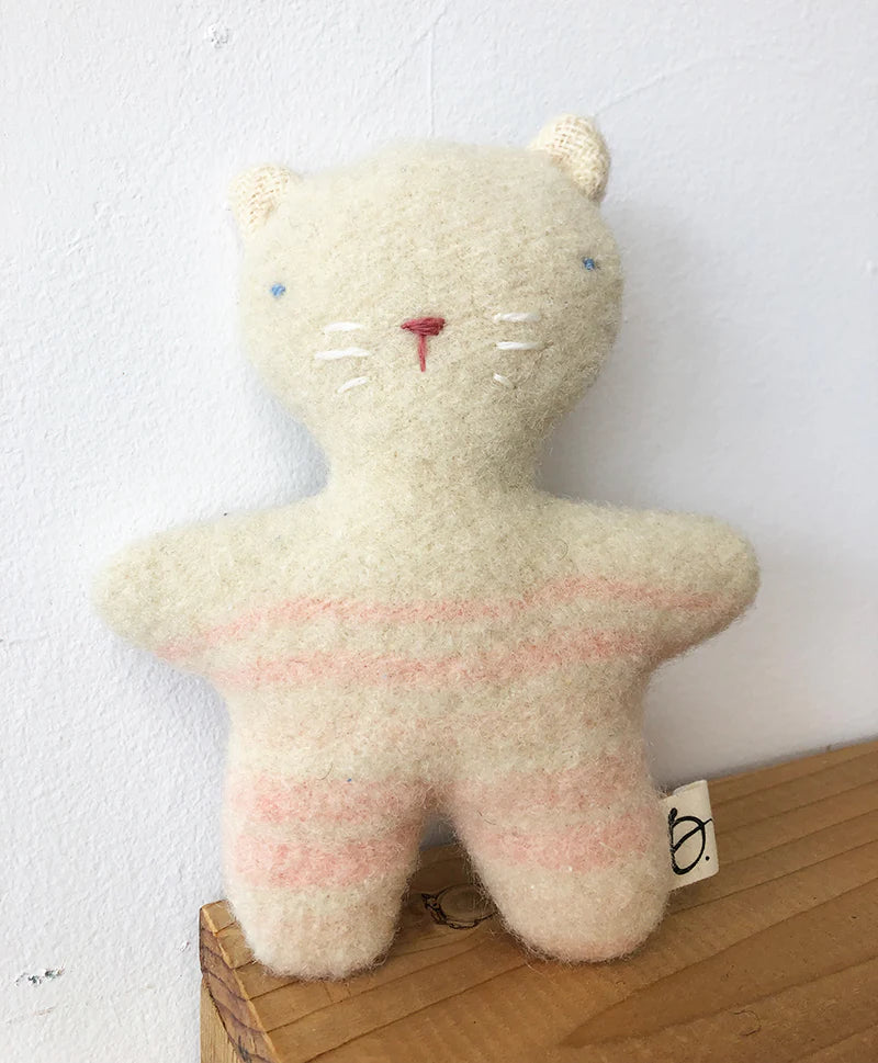 Ouistitine - Peluche Chaton en laine blanc/rayures roses